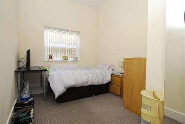 2 bed flat, 9 Seaton Avenue, Mutley, Plymouth, PL46QJ - Image 2
